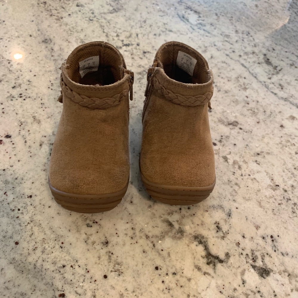 Stride rite toddler size 6 suede booties!